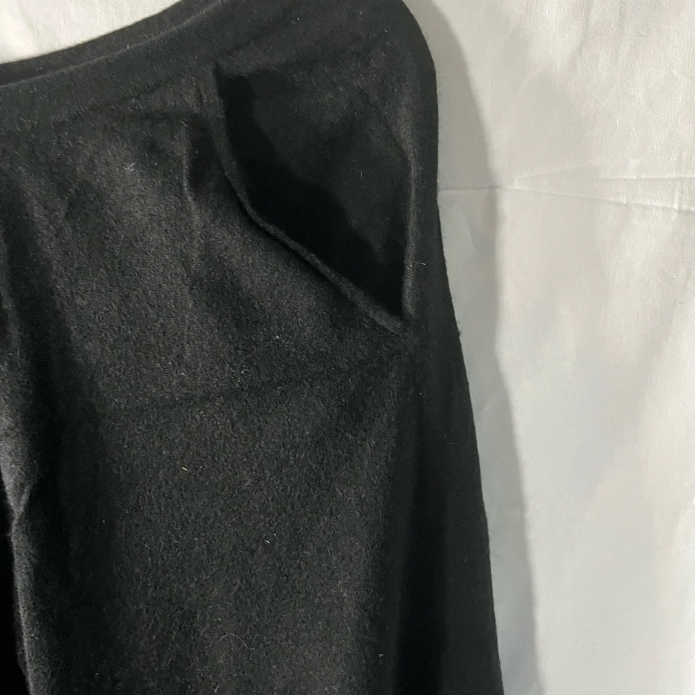 TSE 100% cashmere Bermuda shorts in black - Picture 3 of 5